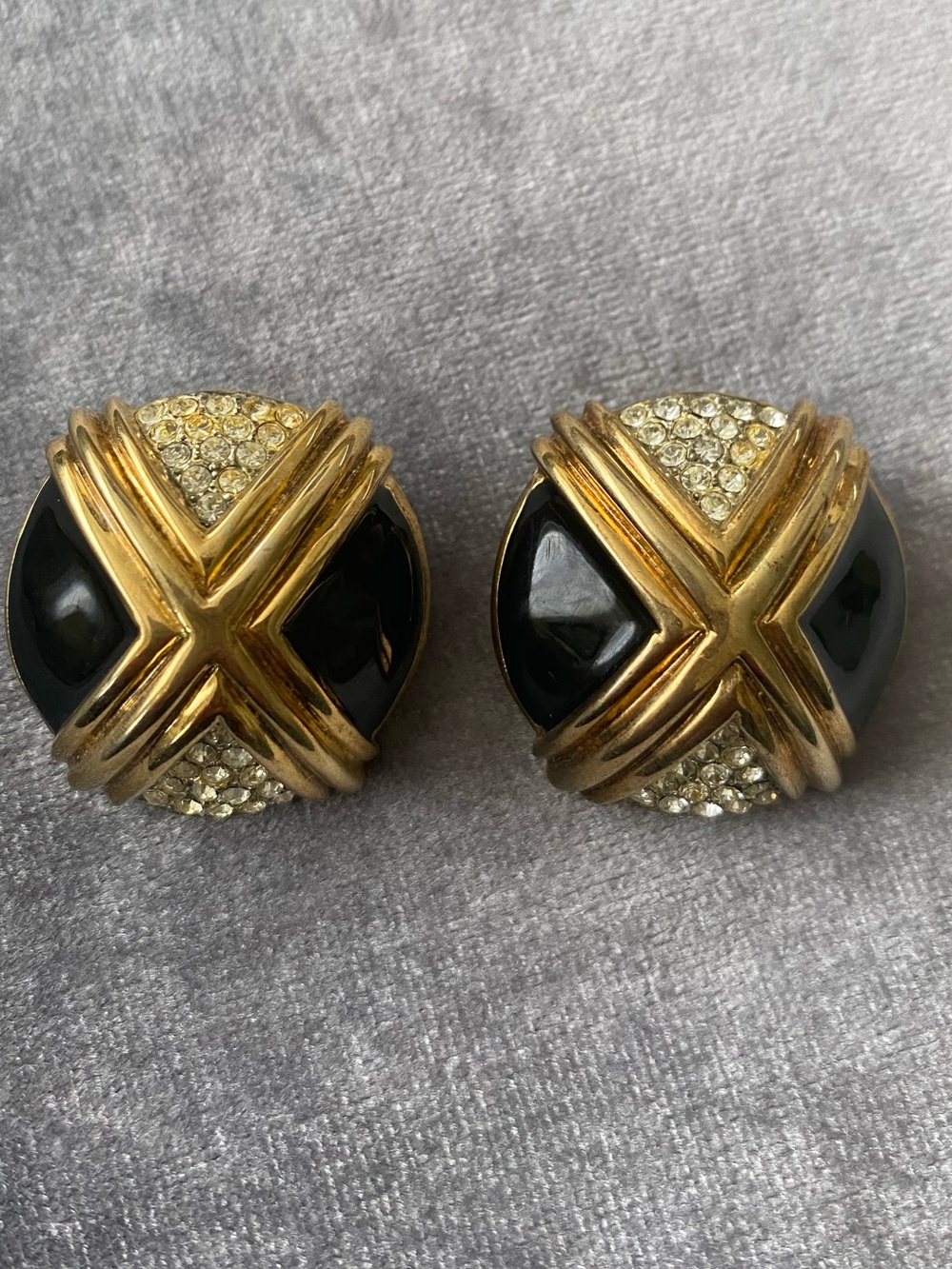 ST. JOHN Rhinestone clip earrings